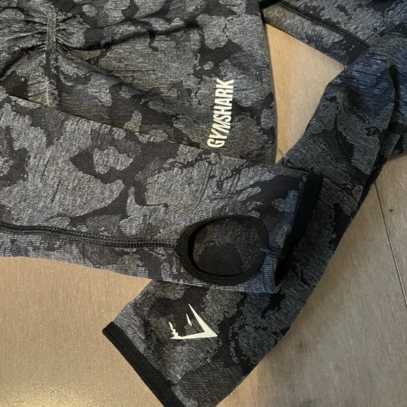 Gymshark adapt camo crop top - Picture 2 of 7